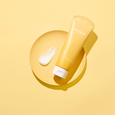 Frudia Citrus mousse nettoyante illuminatrice à la vitamine C