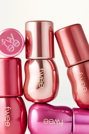 fwee 3D Voluming Gloss Hydrating Lip Gloss for maximum volume