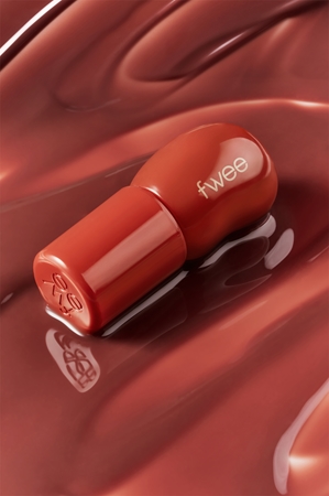 fwee 3D Voluming Gloss Hydrating Lip Gloss for maximum volume