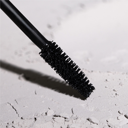 Gabriella Salvete Over The Moon Galactic Volume & Length mascara volumateur et allongeant à la poudre de diamant