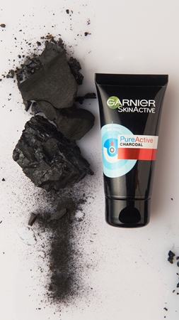 Garnier Pure Active Charcoal Anti-Blackhead Peel-off Mask with Active Charcoal