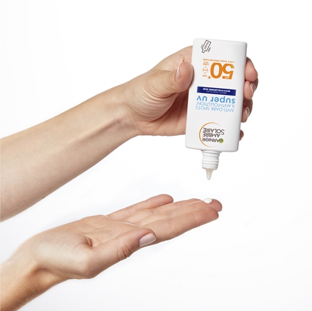 Garnier Ambre Solaire Super UV Hyaluronic Acid lekki fluid ochronny o działaniu nawilżającym