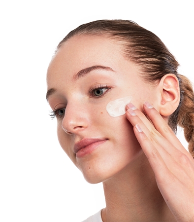 Garnier Bio Repairing Hemp Restoring Cream with hemp oil