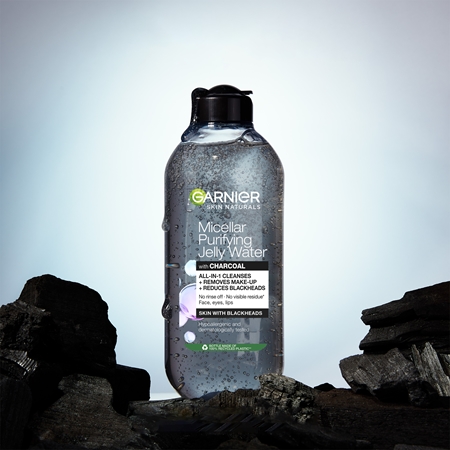 Garnier Skin Active Pure Charcoal acqua micellare detergente con texture in gel