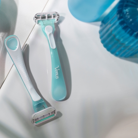Gillette Venus Sensitive shaver