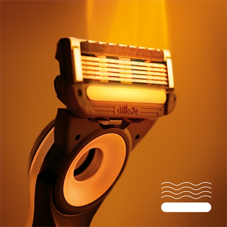 Gillette Labs Heated Razor brivnik z ogrevanimi britvicami