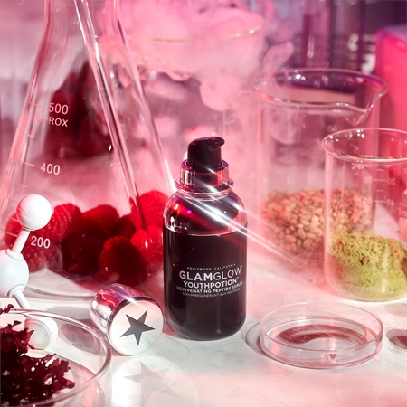 Glamglow Youthpotion rozjasňující pleťové sérum pro okamžité vyhlazení vrásek
