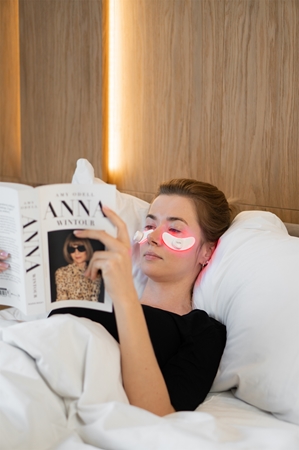 GLOV LunaEye Case LED Therapy LED eye treatment pads