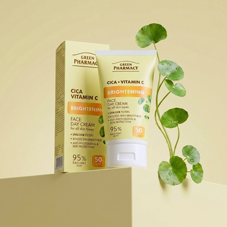 Green Pharmacy Cica + Vitamin C rozjaśniający krem na dzień SPF 50+