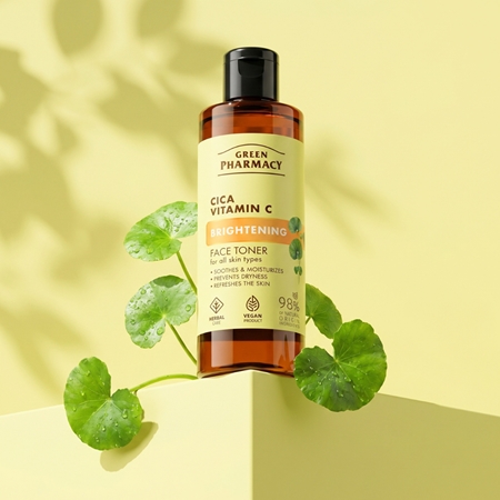 Green Pharmacy Cica + Vitamin C tonik rozjaśniający