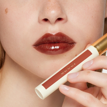 Gucci Gucci Beauty Glow Oil-In-Water Tint Liquid Lipstick moisturising glossy liquid lipstick