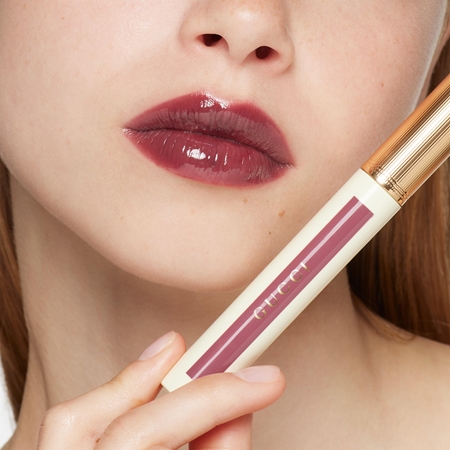 Gucci Gucci Beauty Glow Oil-In-Water Tint Liquid Lipstick moisturising glossy liquid lipstick