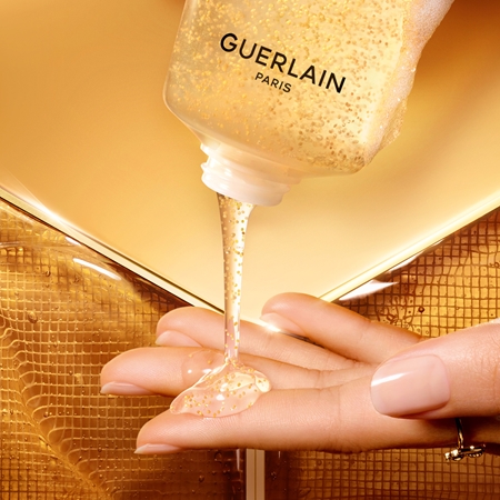 GUERLAIN Abeille Royale Cleansing Care-In-Mousse gentle cleansing foam