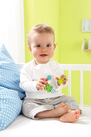 Haba Wooden Rattle Lucky Charm sonajero de madera