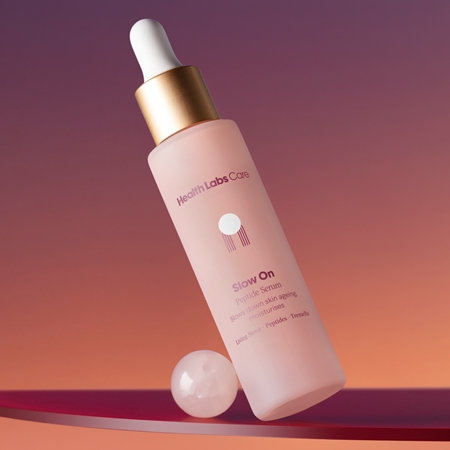 Health Labs Care Slow On glättendes Serum zur Feuchtigkeitsversorgung und Aufhellung der Haut mit Peptiden