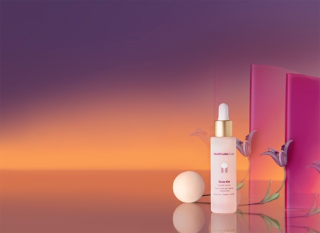 Health Labs Care Slow On glättendes Serum zur Feuchtigkeitsversorgung und Aufhellung der Haut mit Peptiden