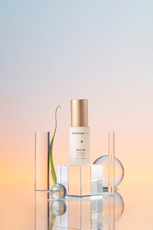 Health Labs Care Glow On Illuminating Eye Cream aufhellende Crem für die Augenpartien