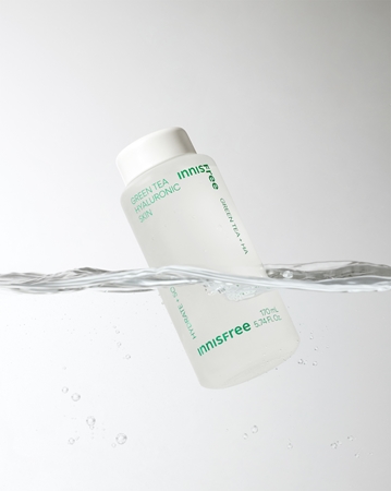 innisfree Green Tea Hyaluronic Toner Moisturizing Skin Tonic to strengthen the skin barrier