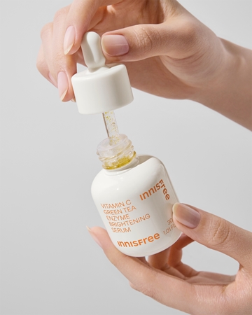 innisfree Green Tea Enzyme Vitamin C Brightening Serum Vitamin C Brightening Serum to even out skin tone