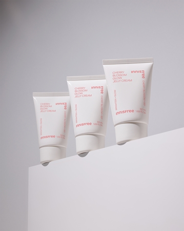 innisfree Cherry Blossom Glow Jelly Cream Deep Moisturizing Cream with a brightening effect