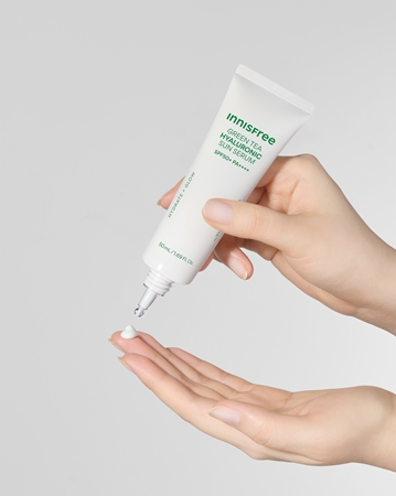 innisfree Green Tea Hyaluronic Sun Serum Moisturizing Protective Fluid with soothing effect