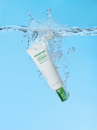 innisfree Green Tea Hyaluronic Sun Serum Moisturizing Protective Fluid with soothing effect