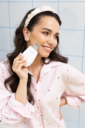 innoGIO GIOperfect GIO-730 with EMS Therapy ultrasonic face scrubber