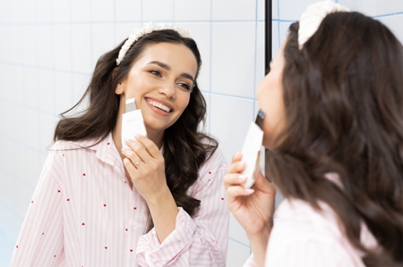 innoGIO GIOperfect GIO-730 with EMS Therapy ultrasonic face scrubber