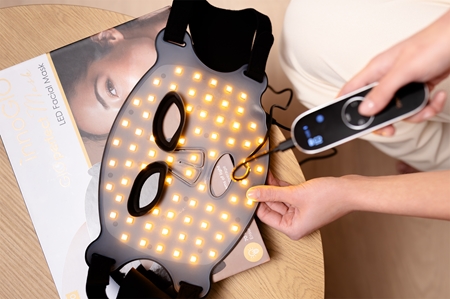 innoGIO GIOperfect GIO-780 LED treatment mask for the face