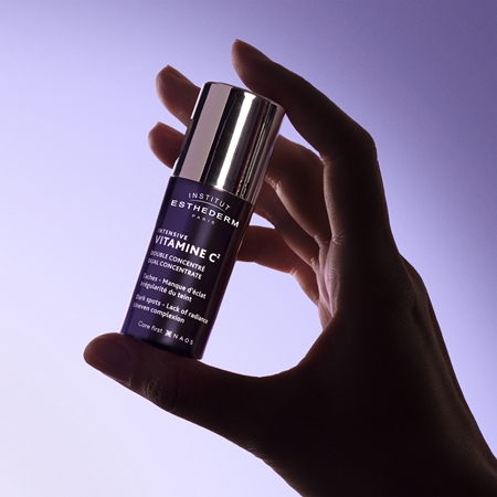 Institut Esthederm Intensive Vitamine C Serum rozjasňující sérum s vitaminem C