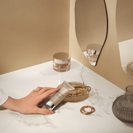 Institut Esthederm Excellage Hand Cream omlazující krém na ruce