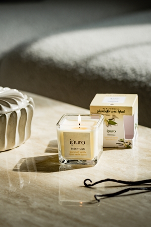 ipuro Essentials Soft Vanilla dišeča sveča