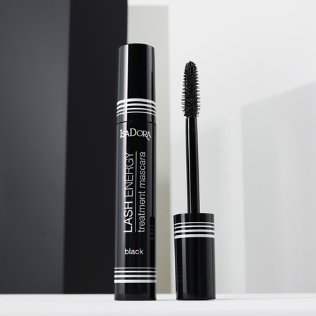 IsaDora Lash Energy Treatment Närande maskara med volymeffekt