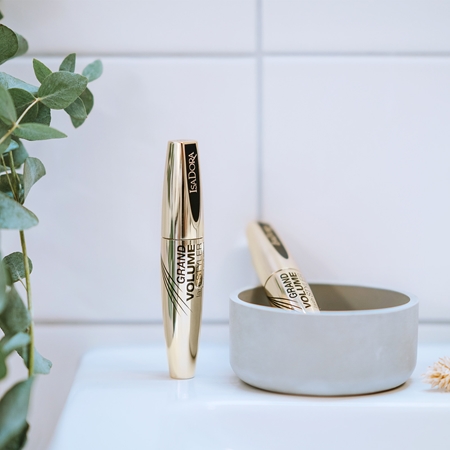 IsaDora Grand Volume Lash Styler Maskara för volym och definition