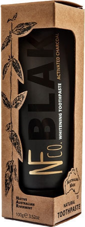 The Natural Family Co. BLAK wybielająca pasta do zębów z aktywnym węglem