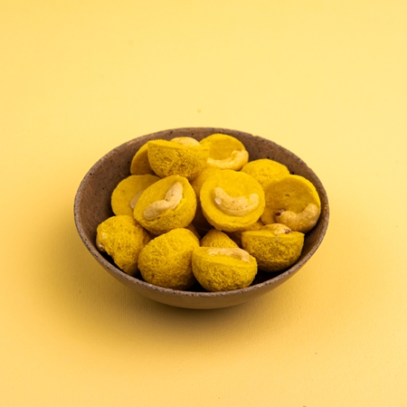 Jemy zdrowo Nerkowce w panierce mango 100 g owoce liofilizowane z orzechami