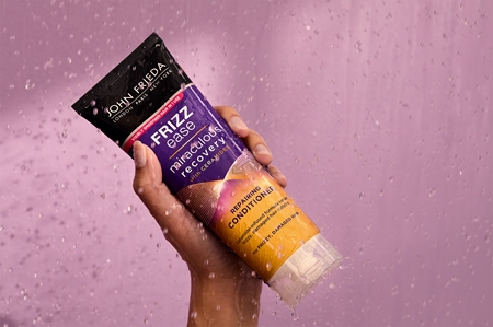 John Frieda Frizz Ease Miraculous Recovery obnovující kondicionér pro poškozené vlasy