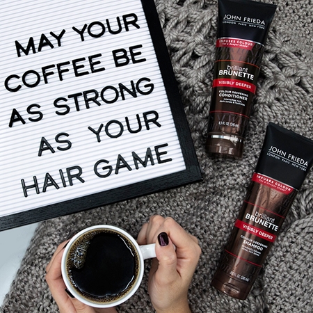 John Frieda Brilliant Brunette Visibly Deeper хидратиращ балсам за защита на цвета за тъмна коса