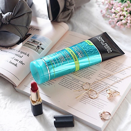 John Frieda Volume Lift Touchably Full balzam za volumen tankih las