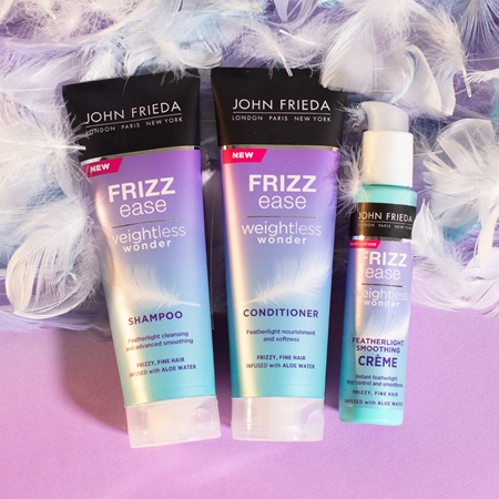 John Frieda Frizz Ease Weightless Wonder uhlazující kondicionér pro nepoddajné a krepatějící se vlasy
