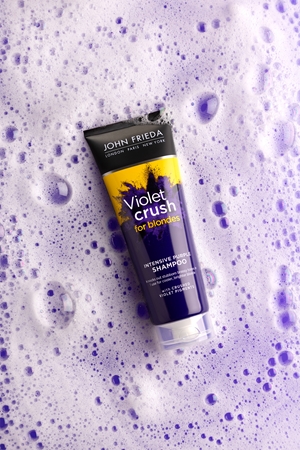 John Frieda Sheer Blonde Violet Crush Βιολέ σαμπουάν για ξανθά μαλλιά