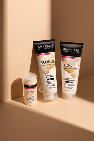 John Frieda Blonde+Repair regeneráló sampon szőke hajra