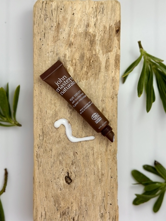 John Masters Organics Buckwheat & Green Microalgae Eye Serum zpevňující oční sérum proti vráskám, otokům a tmavým kruhům