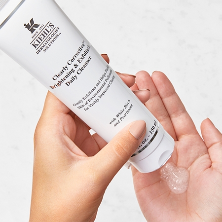 Kiehl's Dermatologist Solutions Clearly Corrective Brightening & Exfoliating Daily Cleanser posvetlitveni čistilni gel za vse tipe kože, vključno z občutljivo kožo