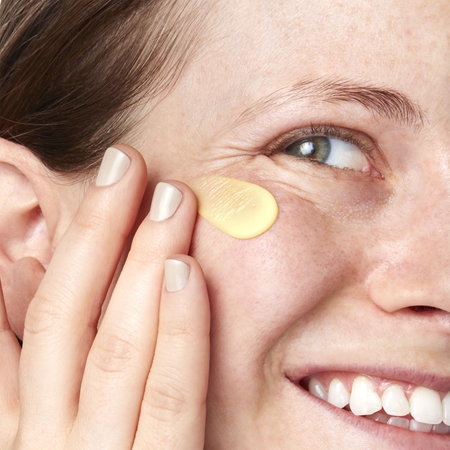 Kiehl's Dermatologist Solutions Retinol Skin-Renewing Daily Micro-Dose Serum serum z retinolom proti gubam za vse tipe kože, vključno z občutljivo kožo