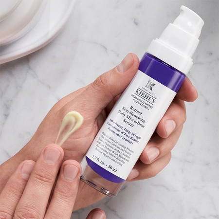 Kiehl's Dermatologist Solutions Retinol Skin-Renewing Daily Micro-Dose Serum serum z retinolom proti gubam za vse tipe kože, vključno z občutljivo kožo