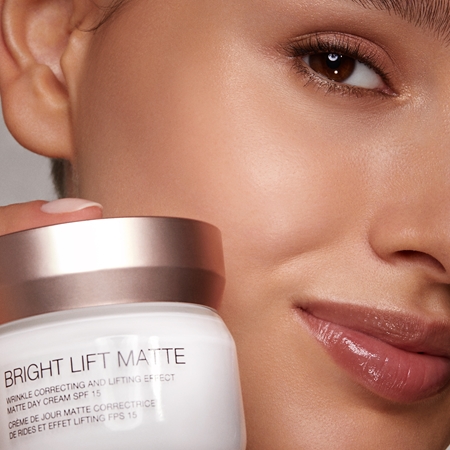 KIKO Milano Bright Lift Matte Straffende und liftende Tagescreme SPF 15