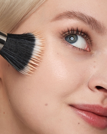 KIKO Milano Skin Lover Intensive Serum Foundation langlebiges Flüssig Make-up mit feuchtigkeitsspendender Wirkung