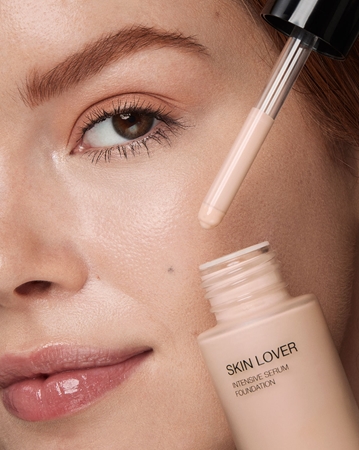 KIKO Milano Skin Lover Intensive Serum Foundation langlebiges Flüssig Make-up mit feuchtigkeitsspendender Wirkung