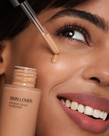 KIKO Milano Skin Lover Intensive Serum Foundation langlebiges Flüssig Make-up mit feuchtigkeitsspendender Wirkung